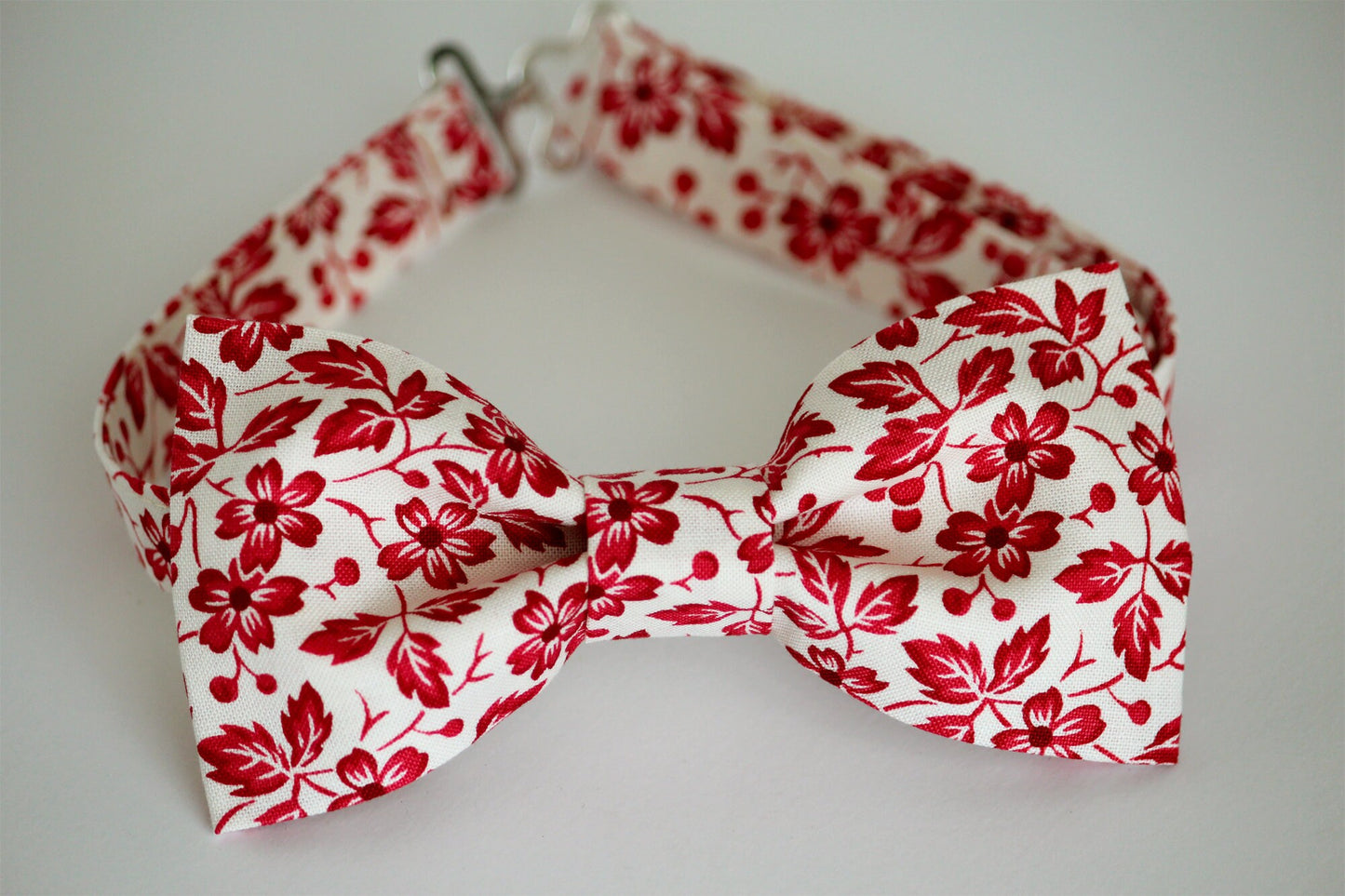 Cream red floral bow tie, mens bow tie, kids bow tie, Christmas bow tie, boys outfit bowtie, flowers bow tie, pre-tied bow tie, clip-on