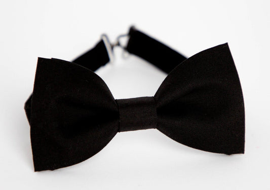 Black bow tie, mens solid black bowtie, black cotton bow tie, wedding bow tie, groomsmen, grooms bow tie, pre-tied bow tie, pocket square