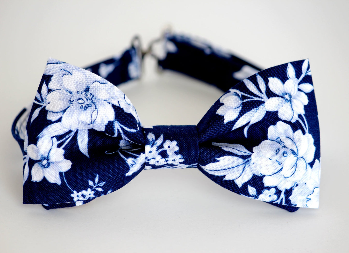 Navy blue floral bow tie, wedding bow tie, grooms floral bow tie, blue white roses bow tie, boys blue bow tie, ring bearer bow tie