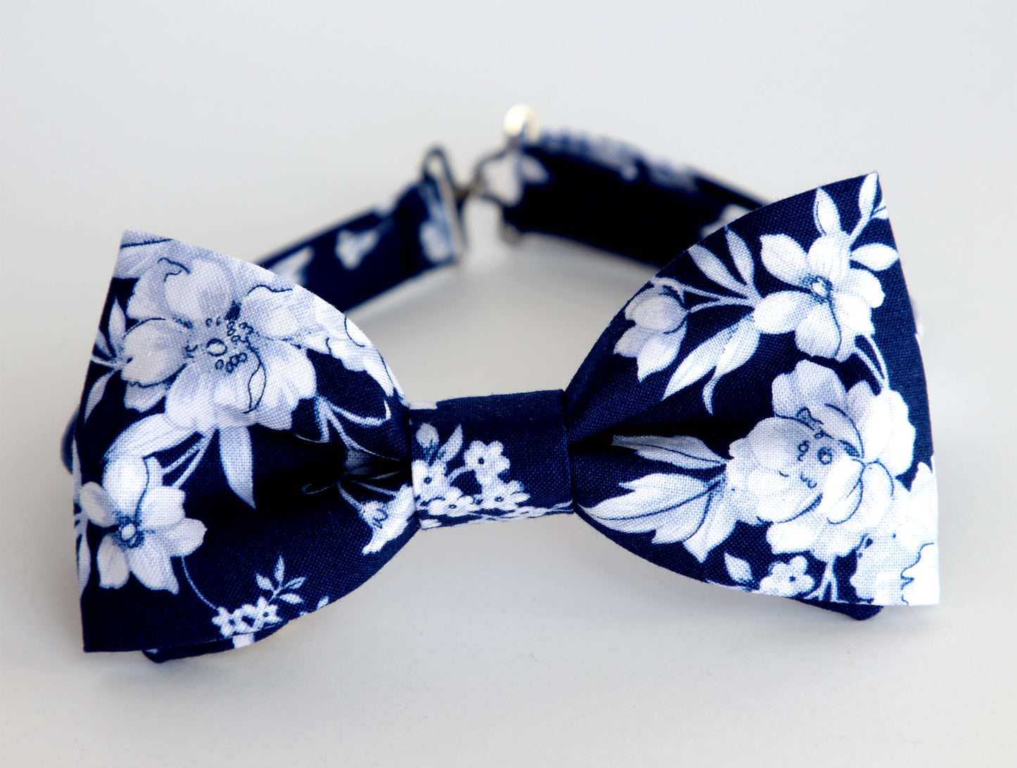 Navy blue floral bow tie, wedding bow tie, grooms floral bow tie, blue white roses bow tie, boys blue bow tie, ring bearer bow tie