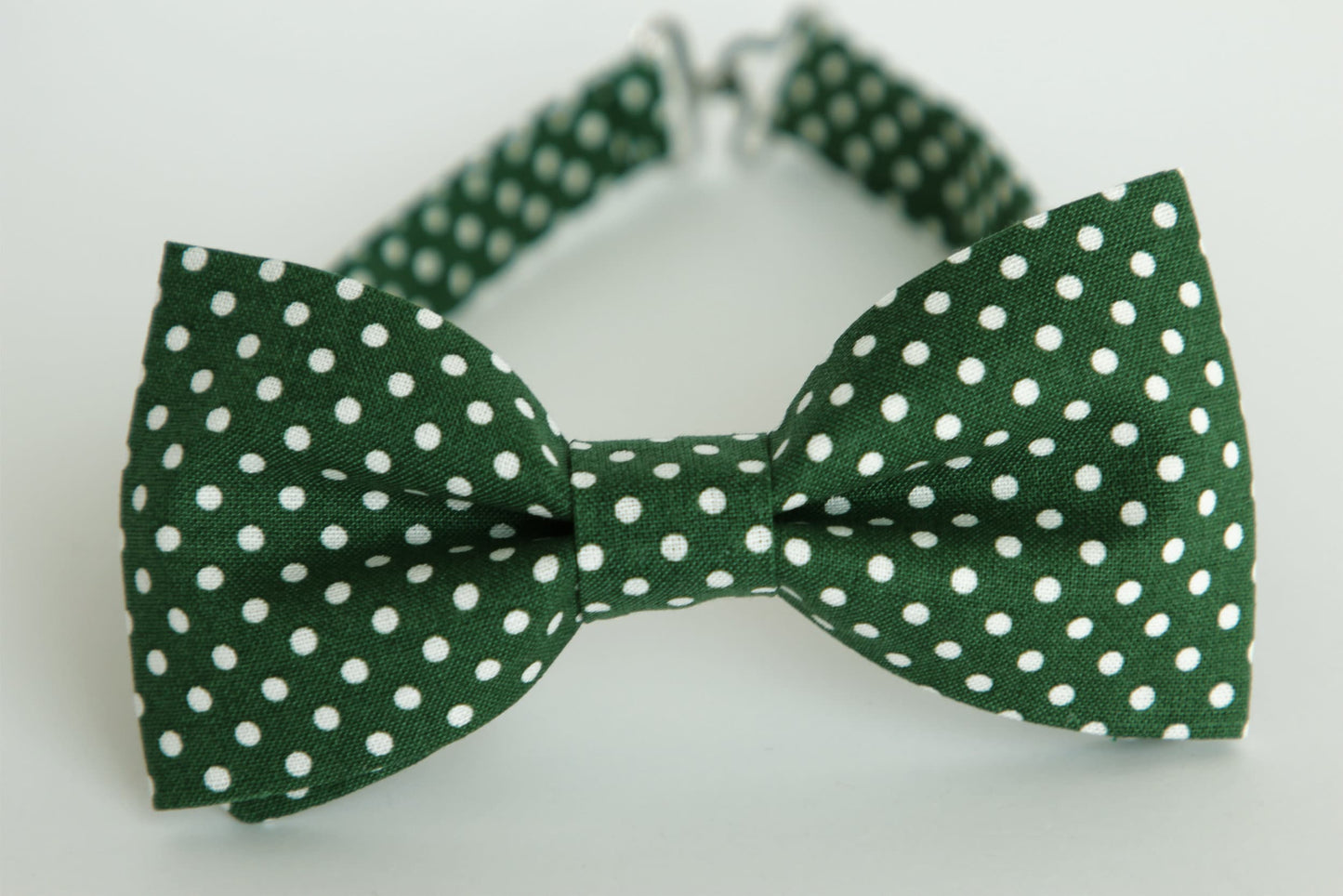 Green polka dot bowtie, dark green bow tie, wedding bow tie, boys bow tie, mens bow tie, green white polka dot bow tie, pocket sqaure