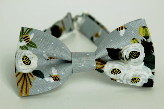 Grey floral bow tie, wedding bowtie, groomsmen grey bow tie, bow tie with flowers, ringboy bow tie, white flowers bow tie, mens grey bow tie