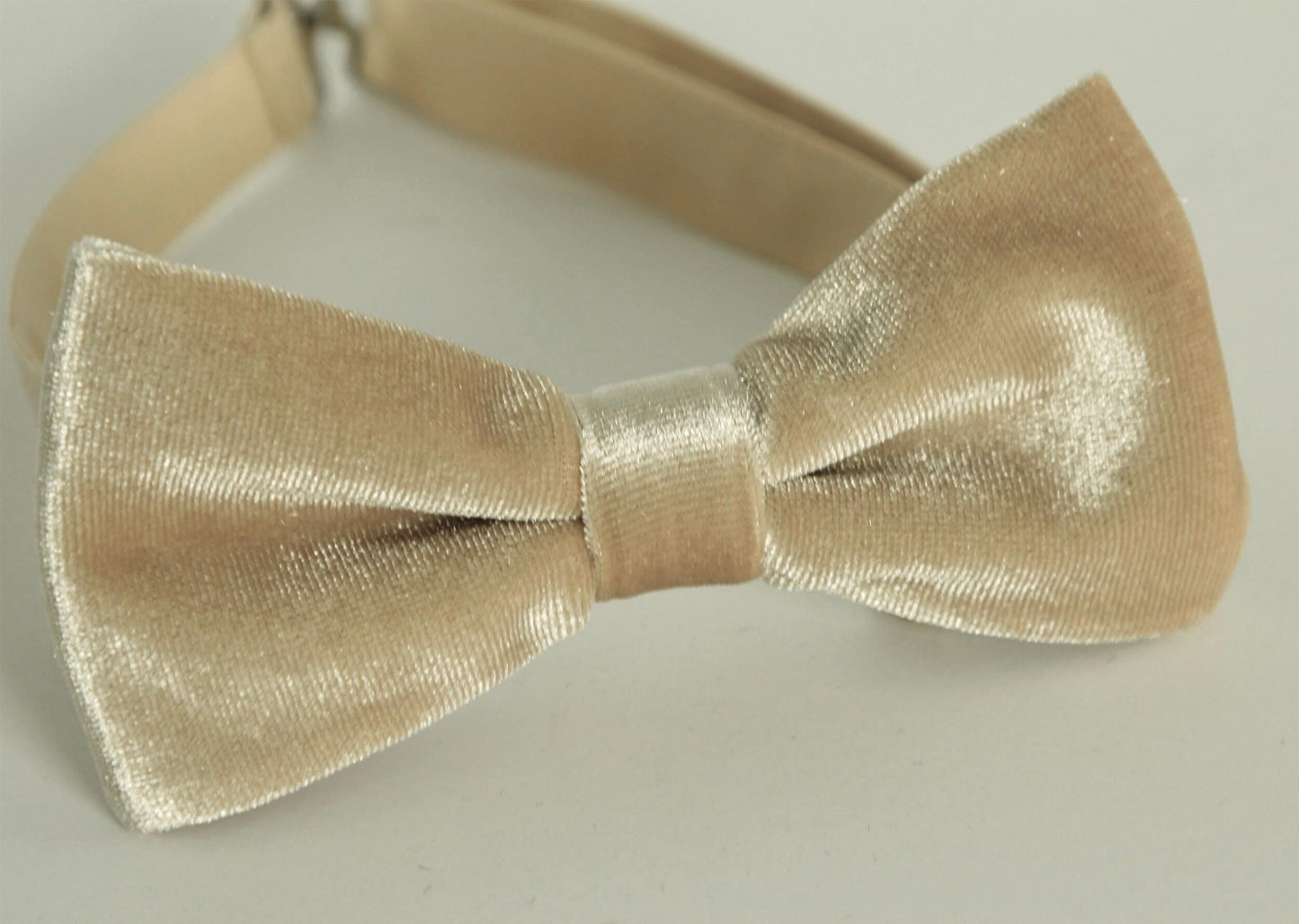 Champagne velvet bow tie, wedding bow tie, beige velvet groomsmen bow tie, ringboy bow tie, groom bow tie, ring bearer outfit