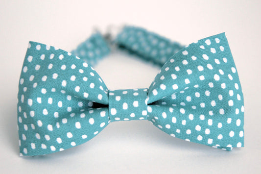 Turquoise white dots bow tie, mens blue bow tie, boys turquoise bow tie, wedding bow tie, gift for him, grooms bow tie, ring boy bow tie