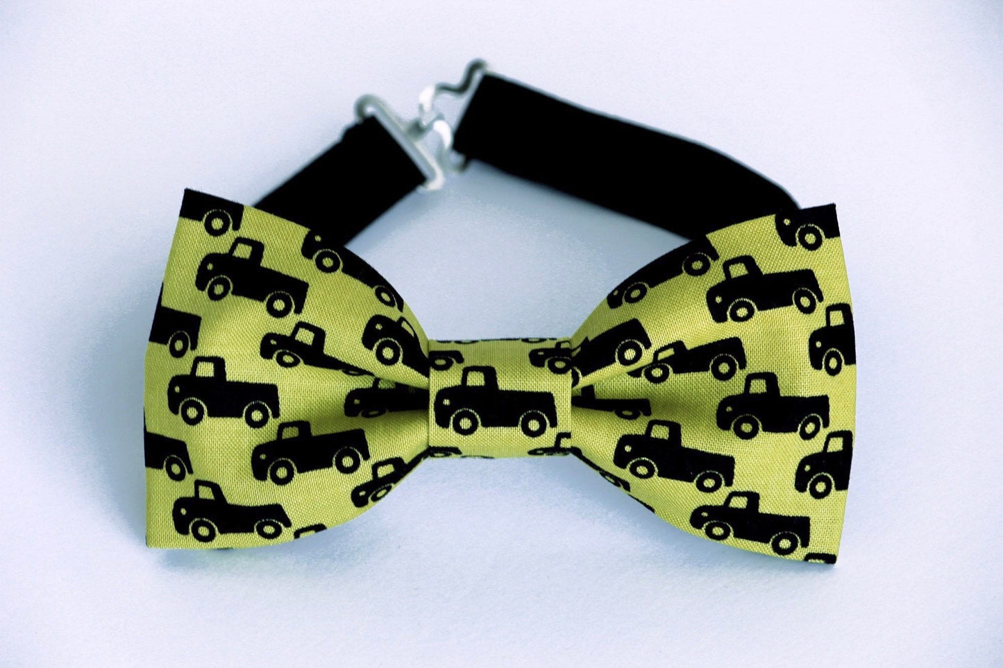 Trucks bow tie, kids, boys bow tie, cars bow tie, green bow tie, black trucks bow tie, pick up truck bowtie, baby, toddler bow tie, vehicles