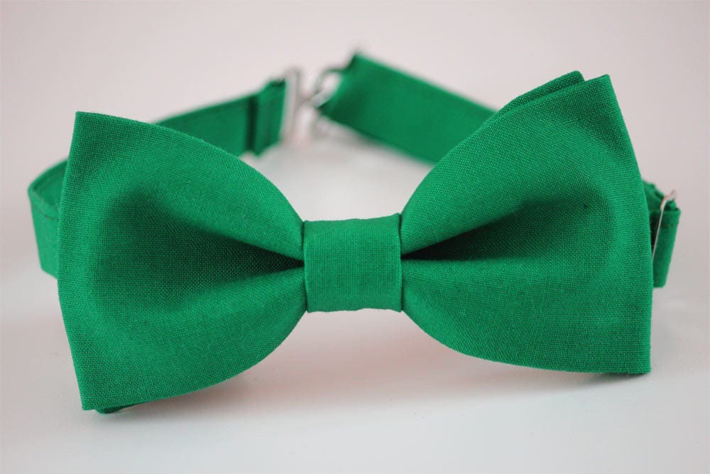 Green bow tie, men's malachite green bow tie, wedding bow tie, ringboy bow tie, ring bearer bow tie, groom bow tie, groomsmen bow tie