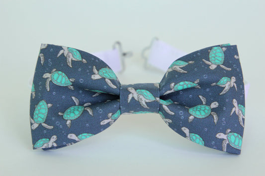 Turtles bow tie, vacation mens bow tie, summer boys bow tie, sea turtle kids bow tie, toddler bowtie