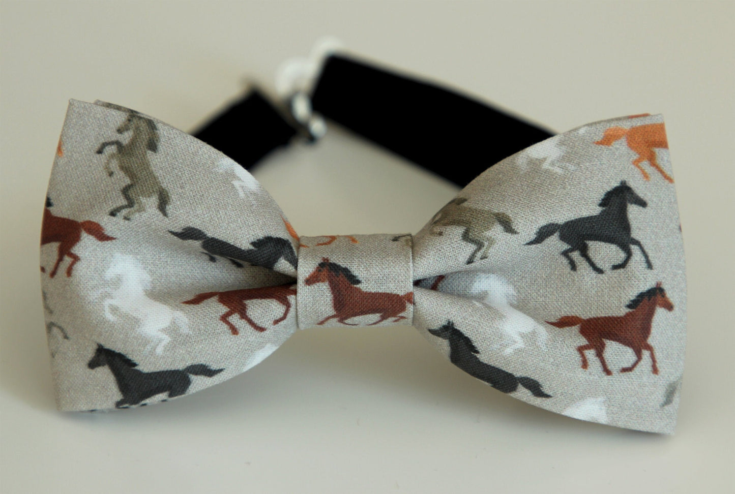 Derby mens bow tie, horse racing bowtie, kids boys bow tie with horses